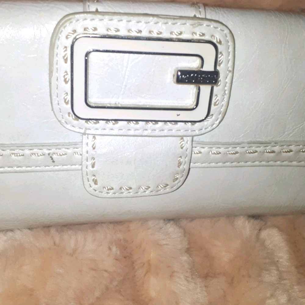 Guess Wallet - Picture 2 of 4